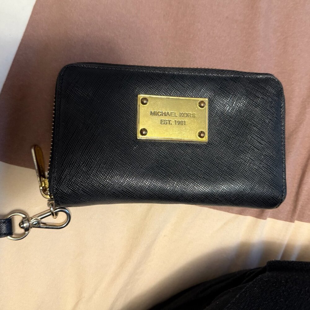 Michael Kors wallet wristlet